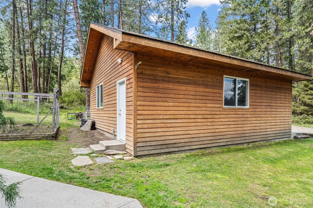 61 Columbia Drive Kettle Falls WA 99141