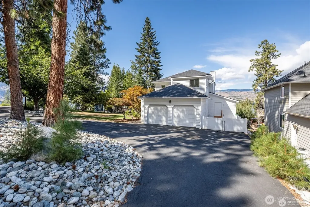 4124 Lakeview Place Chelan WA 98816