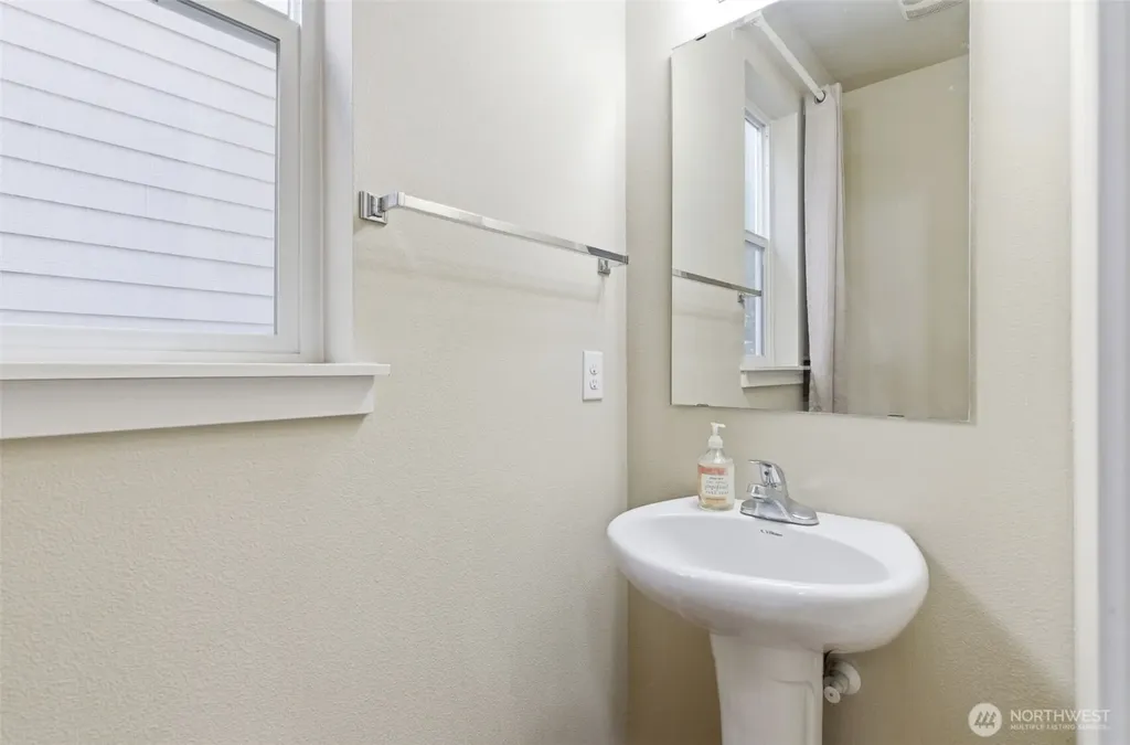 1569 NE Fontaine Way Poulsbo WA 98370