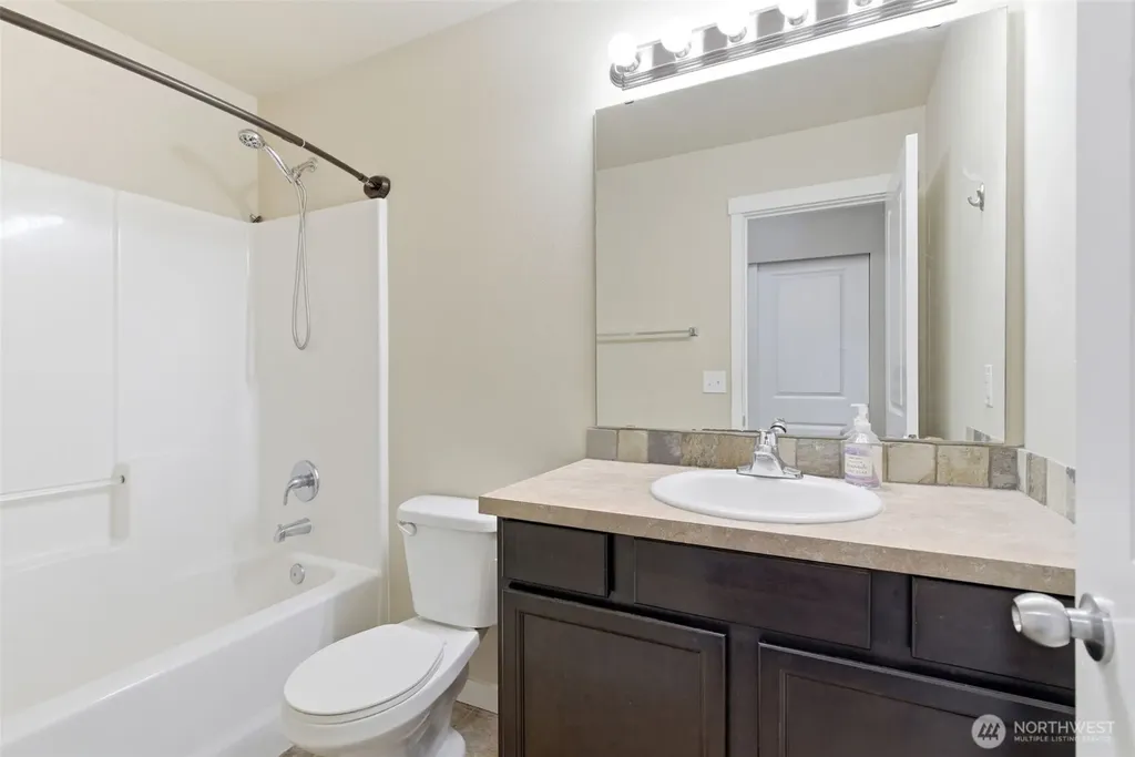 1569 NE Fontaine Way Poulsbo WA 98370