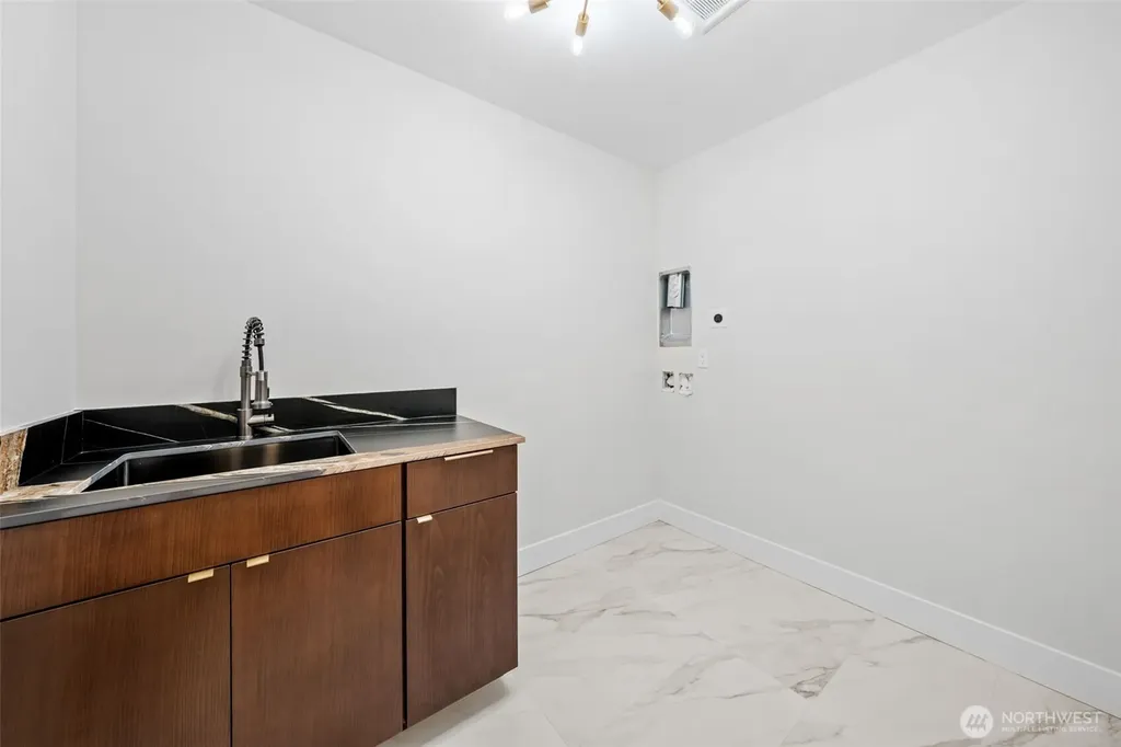 7905 240th Street SW Edmonds WA 98026