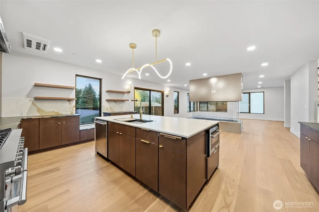 7905 240th Street SW Edmonds WA 98026