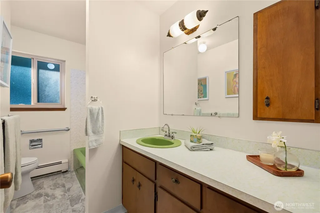 3702 S 194th Street Seatac WA 98188