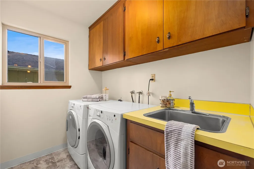3702 S 194th Street Seatac WA 98188