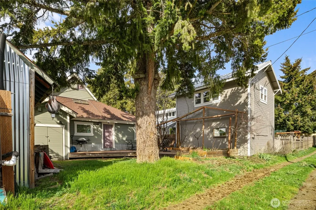 132 4th Street Roslyn WA 98941