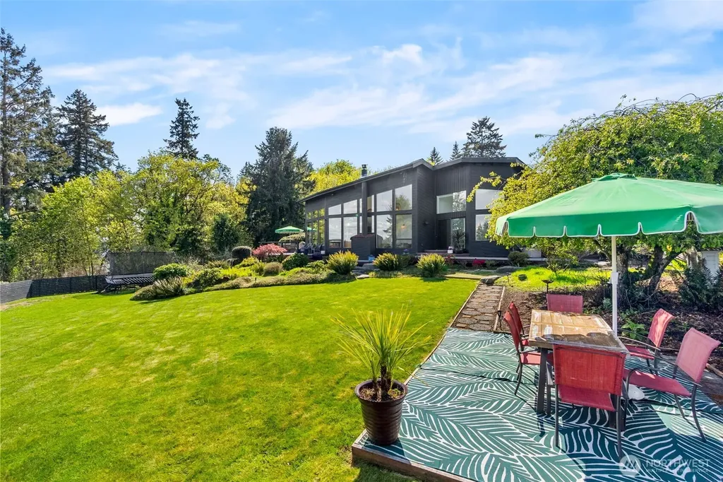 7746 Manzanita Drive NW Olympia WA 98502