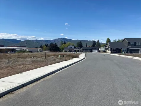 128 Harold Street NE East Wenatchee WA 98802