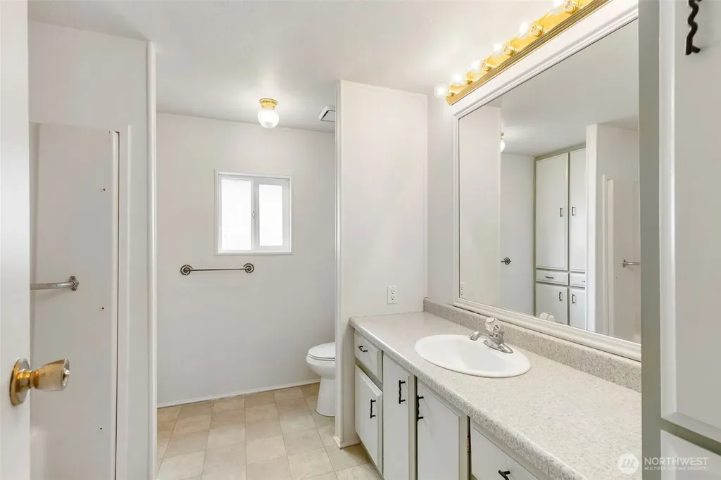 1754 NE Mesford Road Poulsbo WA 98370