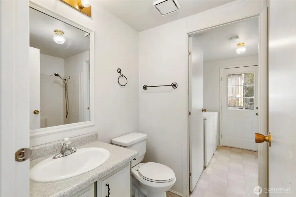 1754 NE Mesford Road Poulsbo WA 98370