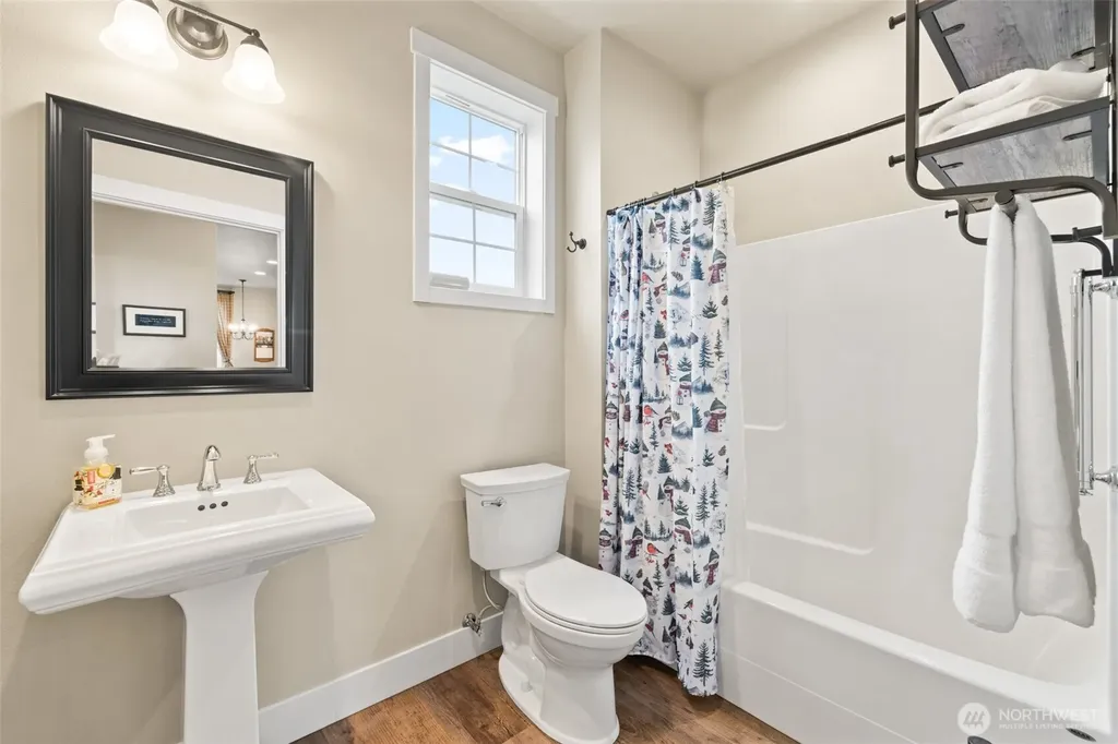 981 W Hendrickson Road Sequim WA 98382