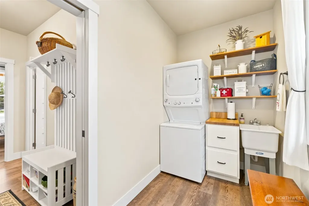 981 W Hendrickson Road Sequim WA 98382
