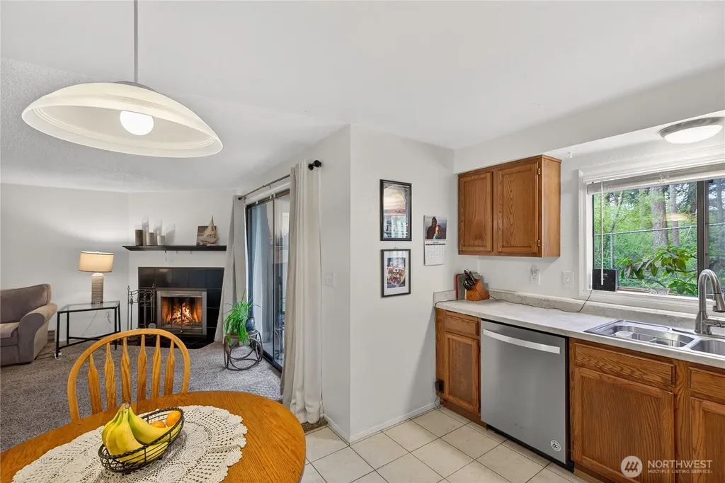 75 NW Columbia Oak Harbor WA 98277