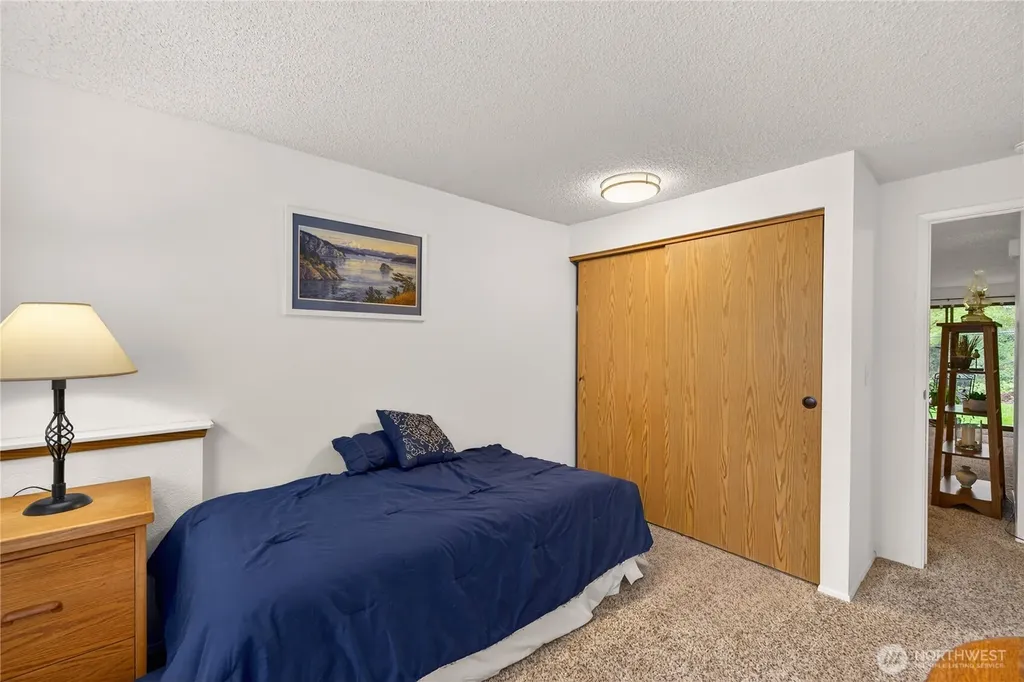 75 NW Columbia Oak Harbor WA 98277