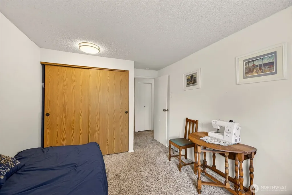 75 NW Columbia Oak Harbor WA 98277