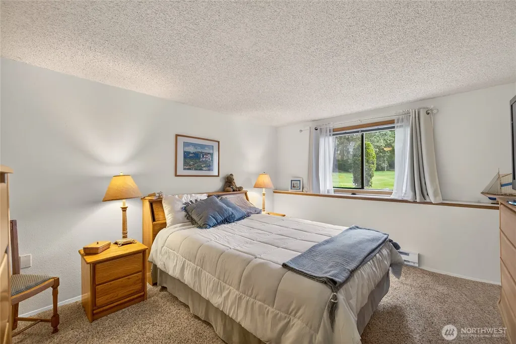 75 NW Columbia Oak Harbor WA 98277