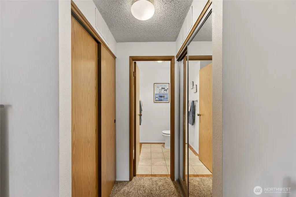 75 NW Columbia Oak Harbor WA 98277