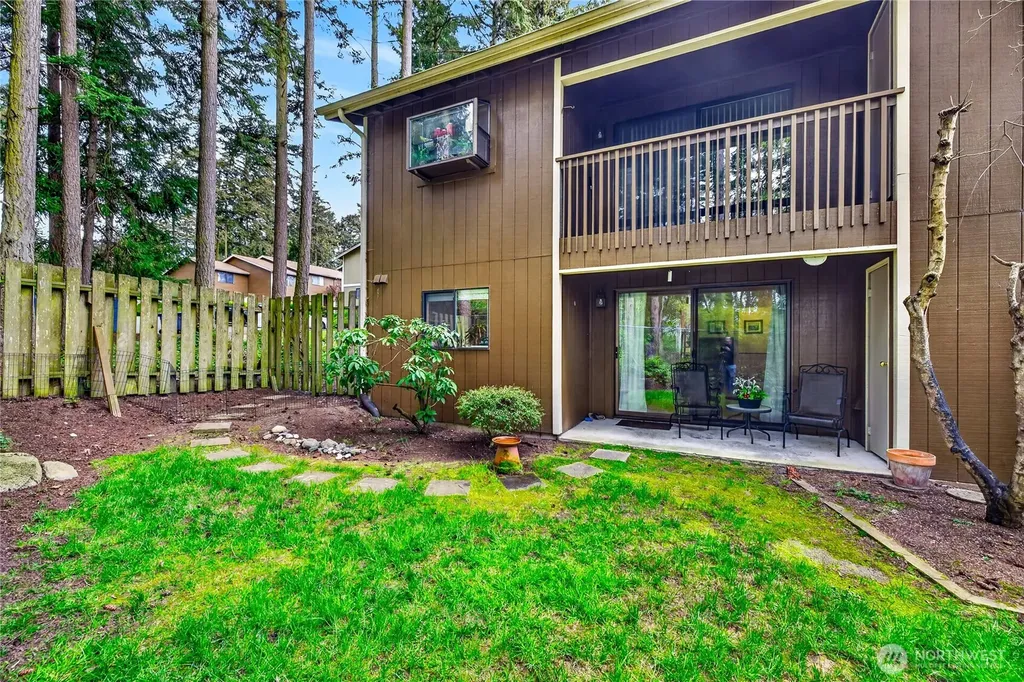 75 NW Columbia Oak Harbor WA 98277