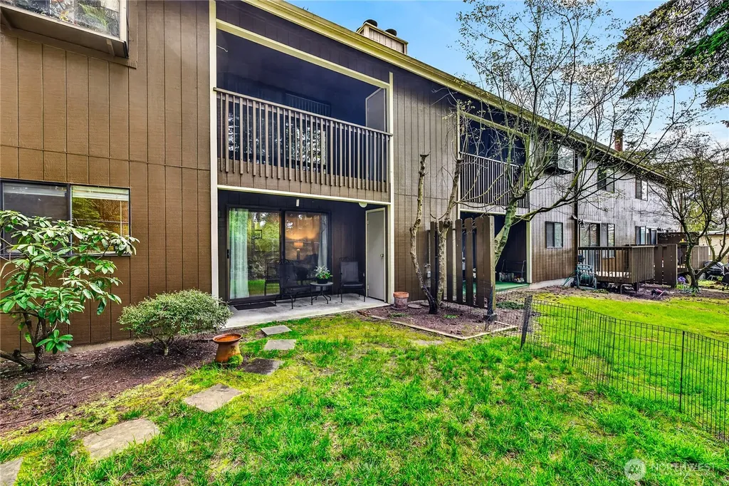 75 NW Columbia Oak Harbor WA 98277