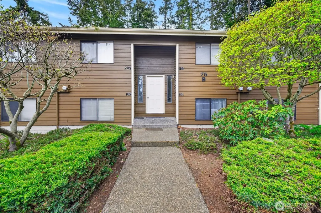 75 NW Columbia Oak Harbor WA 98277