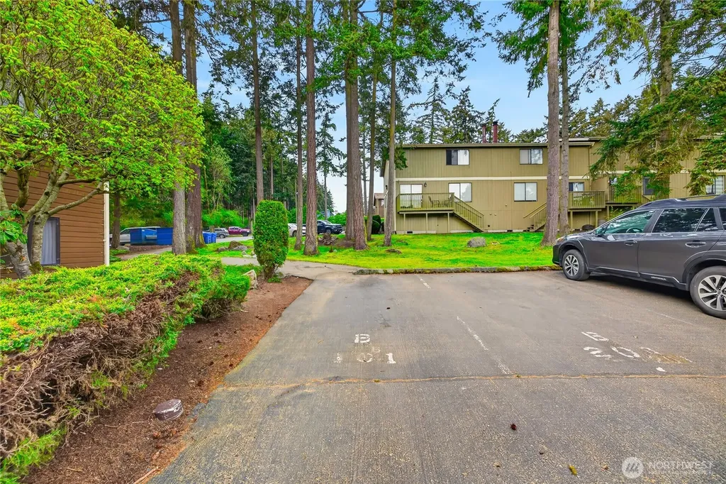 75 NW Columbia Oak Harbor WA 98277