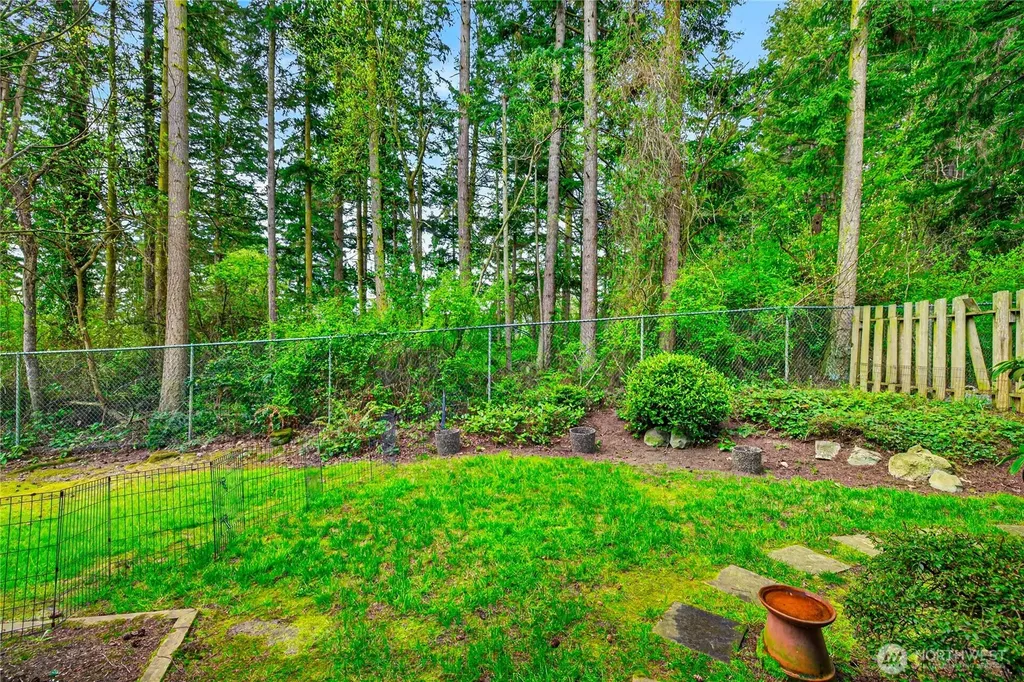 75 NW Columbia Oak Harbor WA 98277