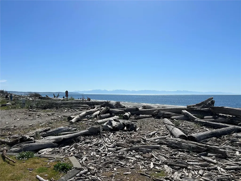 75 NW Columbia Oak Harbor WA 98277