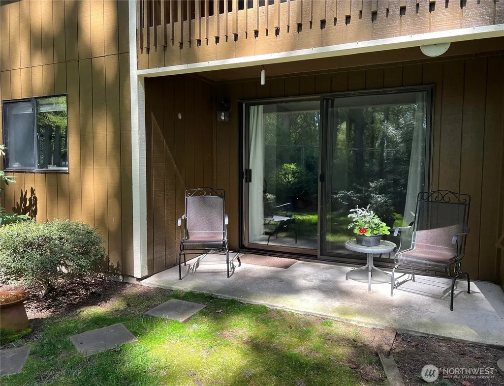 75 NW Columbia Oak Harbor WA 98277