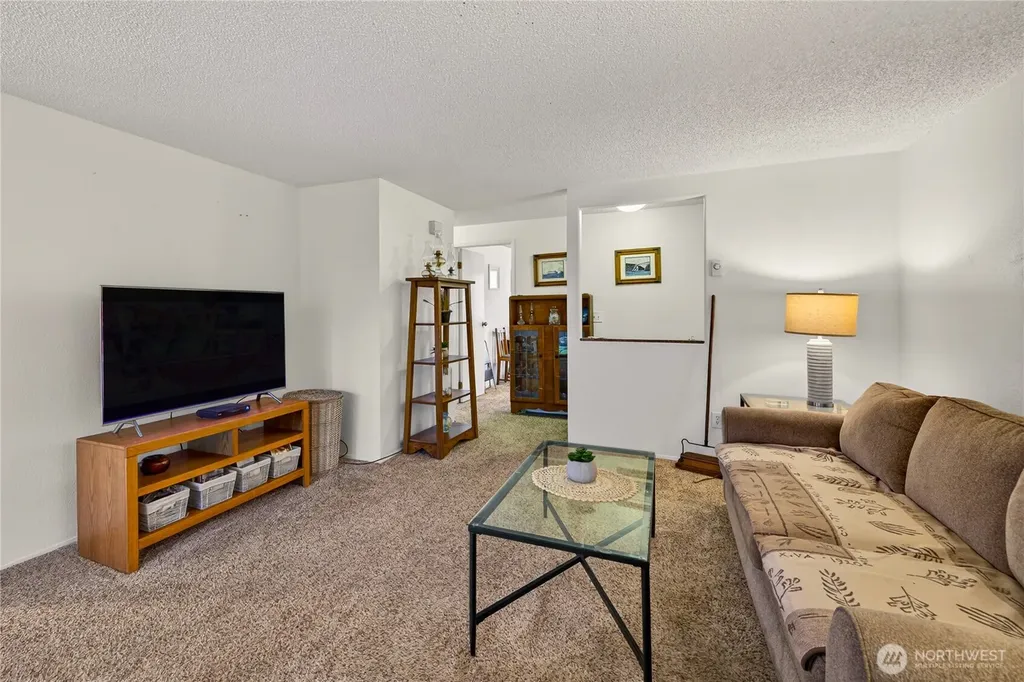 75 NW Columbia Oak Harbor WA 98277