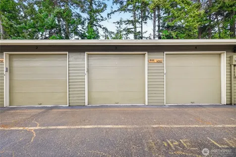 75 NW Columbia Oak Harbor WA 98277