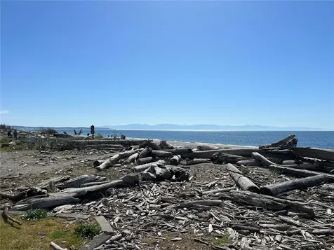 75 NW Columbia Oak Harbor WA 98277