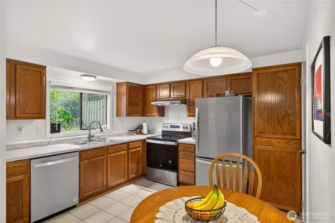 75 NW Columbia Oak Harbor WA 98277