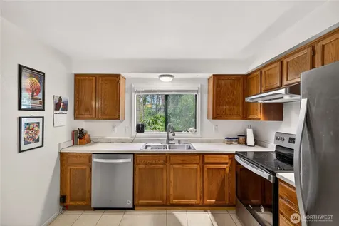 75 NW Columbia Oak Harbor WA 98277