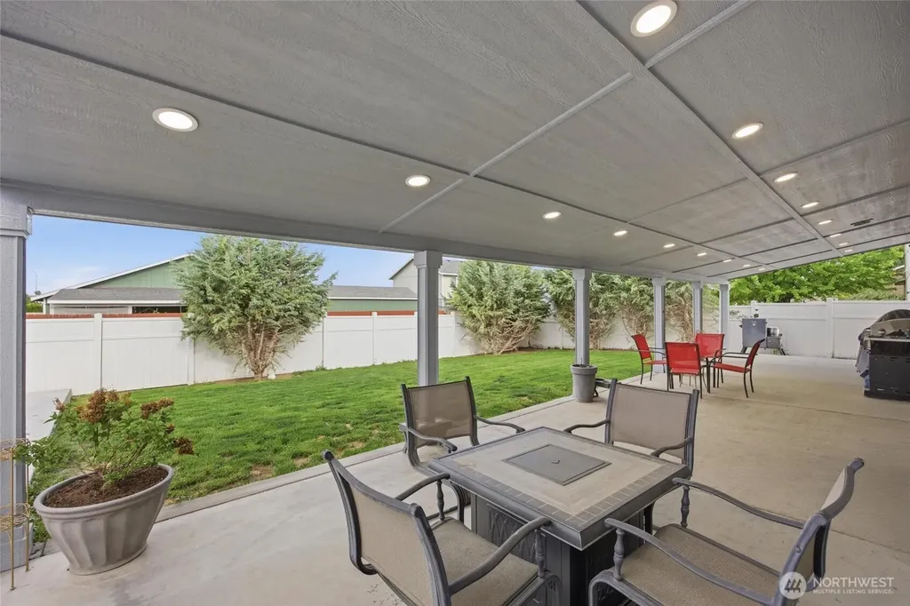 802 Willow Avenue NE Quincy WA 98848