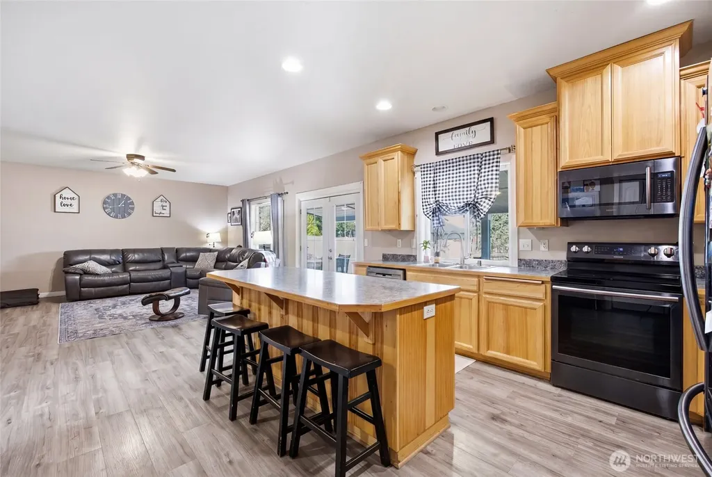 802 Willow Avenue NE Quincy WA 98848