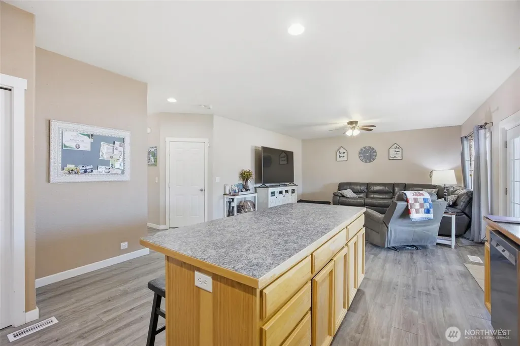 802 Willow Avenue NE Quincy WA 98848