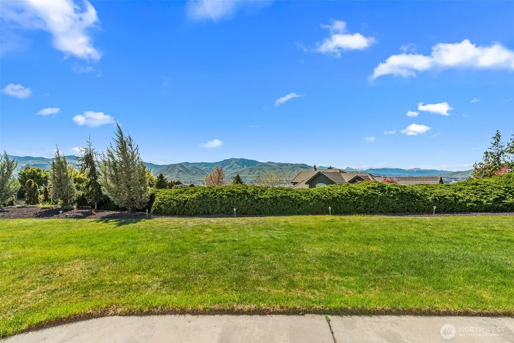 2205 N Devon Avenue East Wenatchee WA 98802