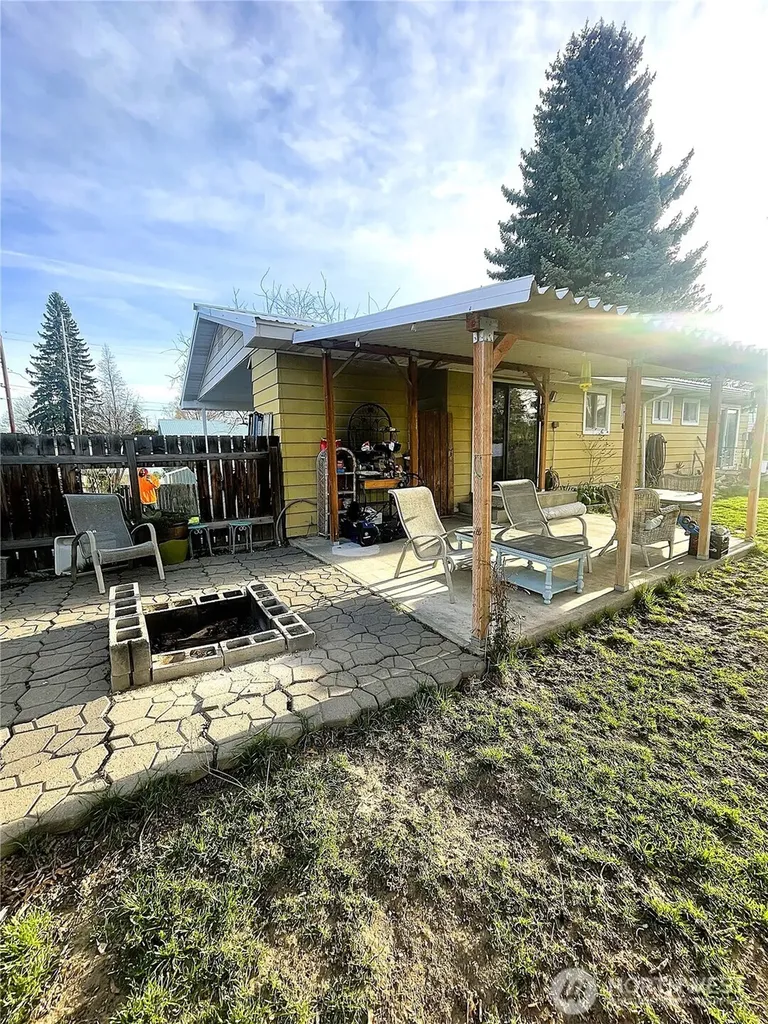104 W First Street Waterville WA 98858