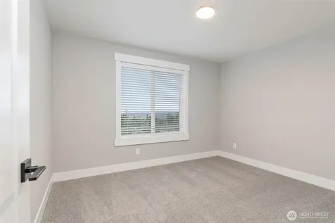 3853 95th Avenue E Edgewood WA 98371