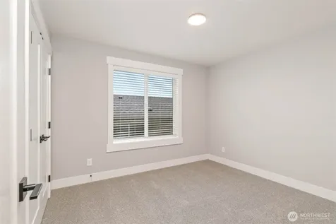 3853 95th Avenue E Edgewood WA 98371