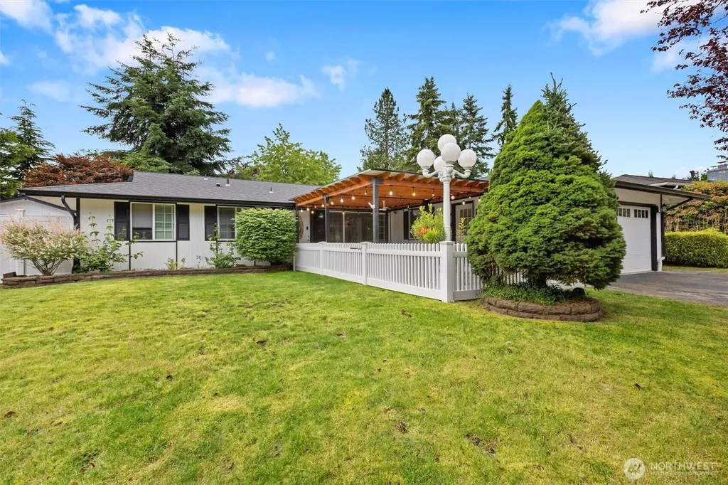 7624 141st Avenue NE Redmond WA 98052