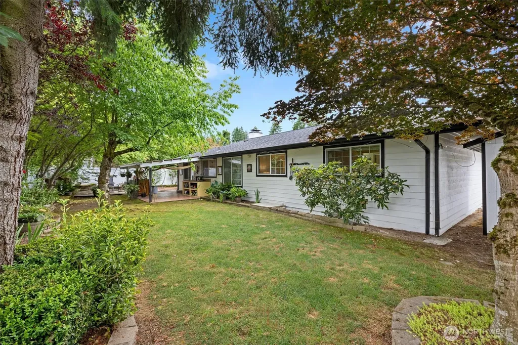 7624 141st Avenue NE Redmond WA 98052