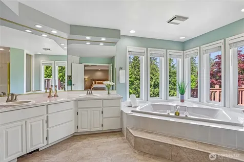 23200 SE 253rd Place Maple Valley WA 98038