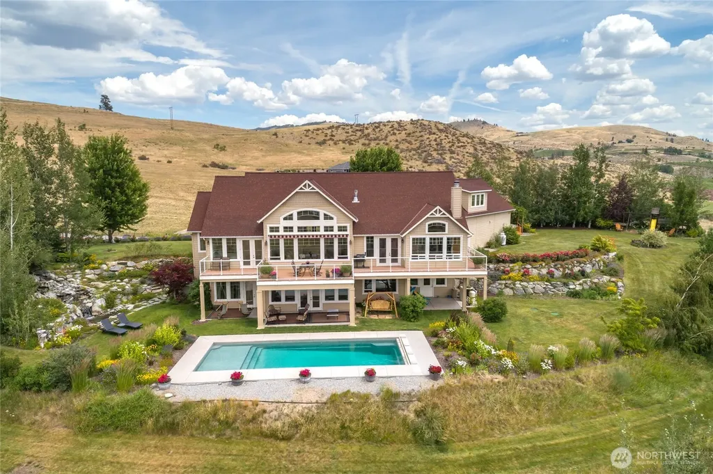 357 Lakayuse Road Manson WA 98831