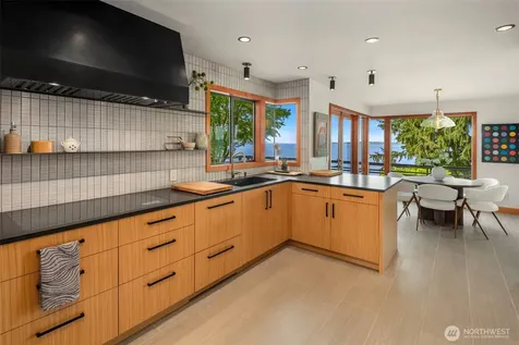 6814 SW Maury Park Road Vashon WA 98070