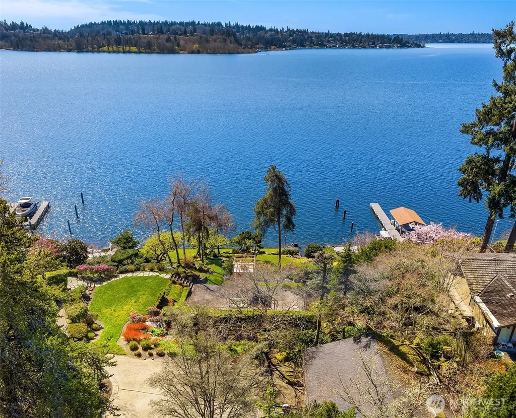903 Shoreland Drive SE Bellevue WA 98004