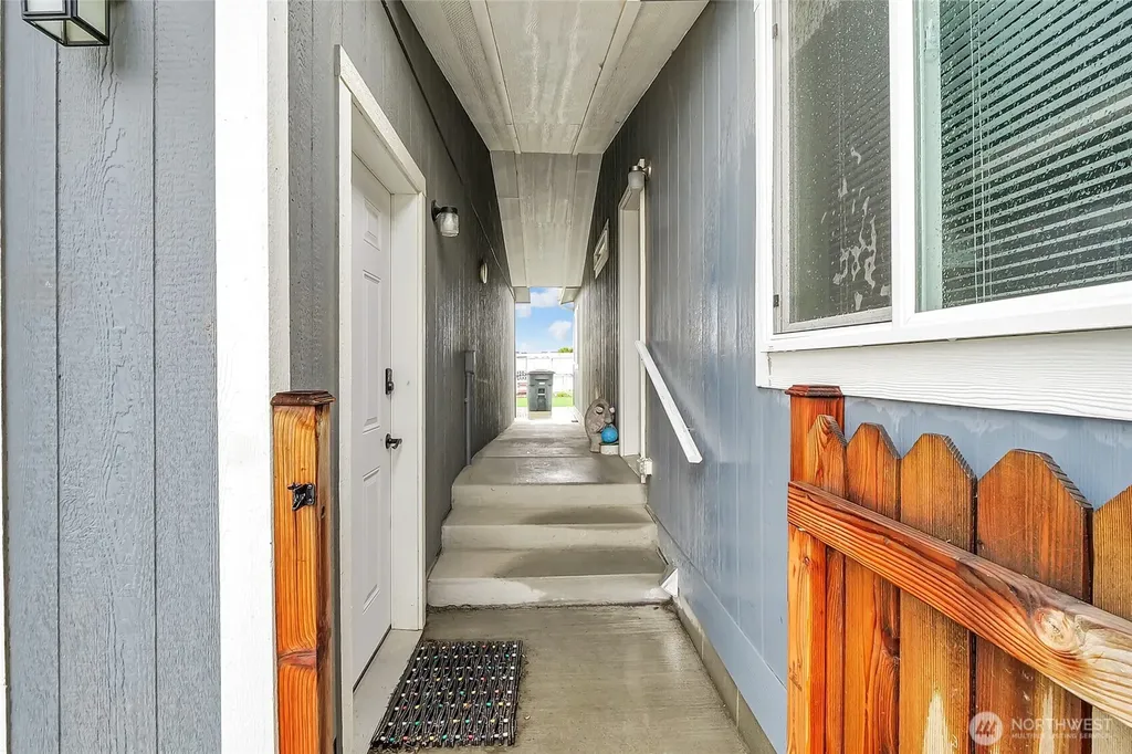 1701 E Burr Avenue Moses Lake WA 98837