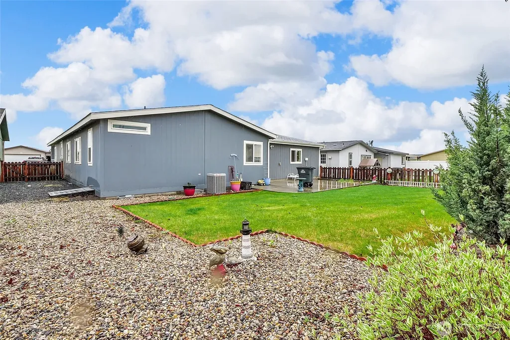 1701 E Burr Avenue Moses Lake WA 98837