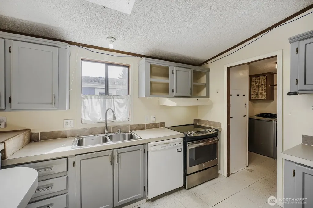2611 S 288th Street Federal Way WA 98003