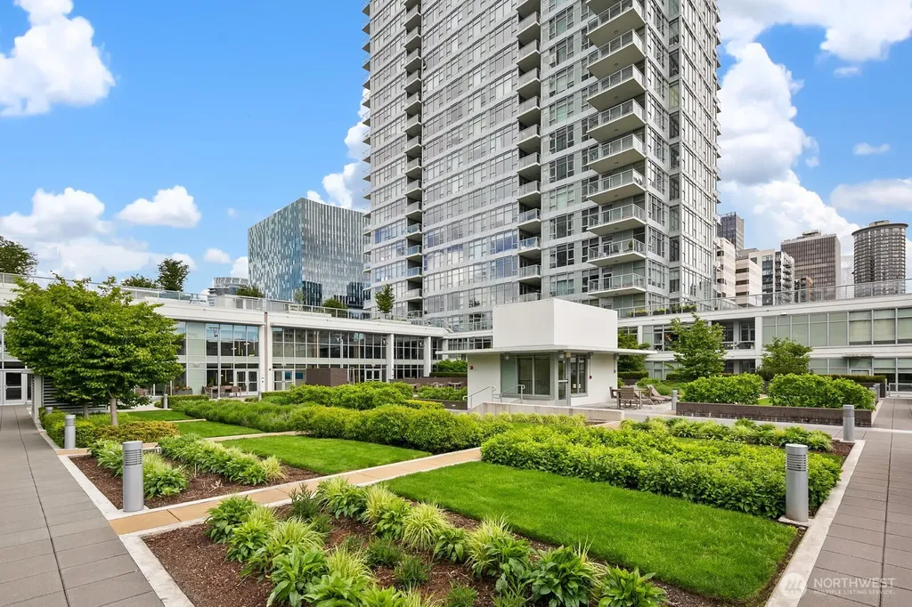 588 Bell Street Seattle WA 98121