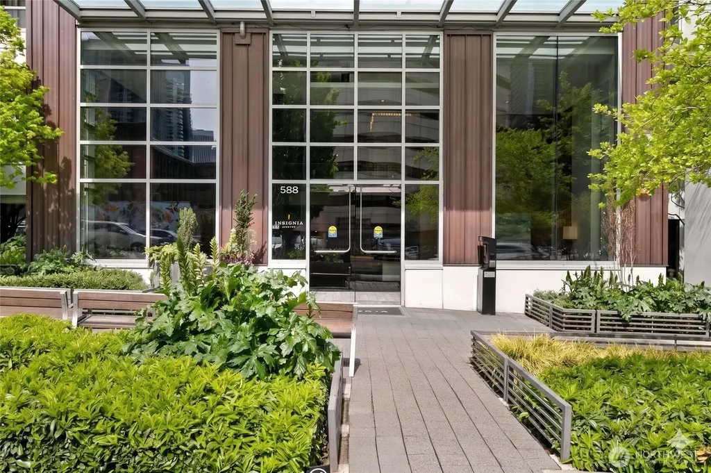 588 Bell Street Seattle WA 98121